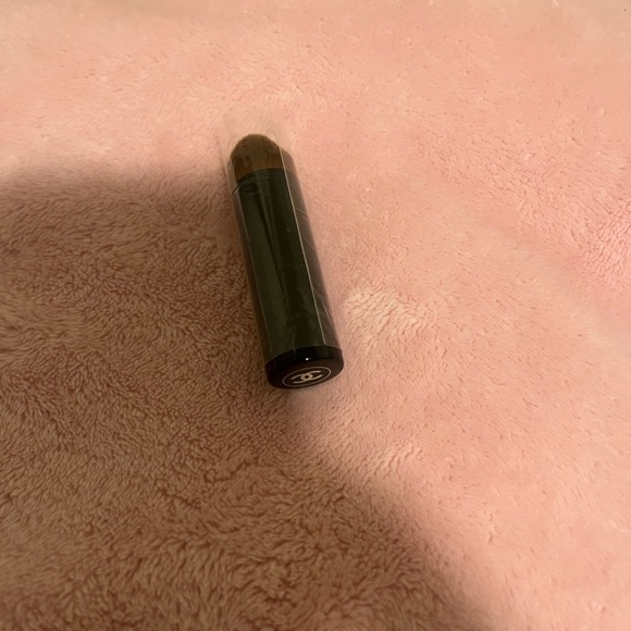 CHANEL Black Makeup Brushes with Brown Bristles - Picture 5 of 6